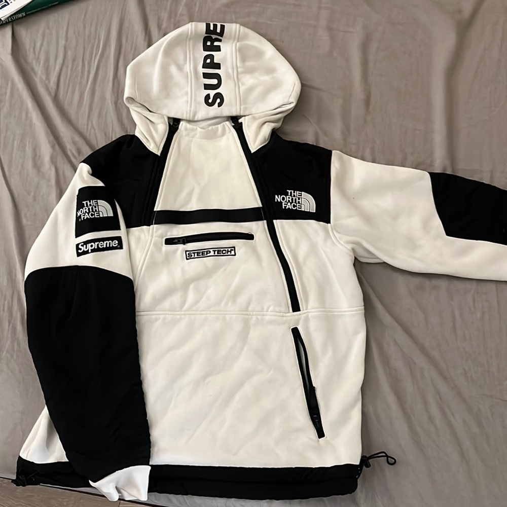 North Face X Supreme White & Black jacket size Medium